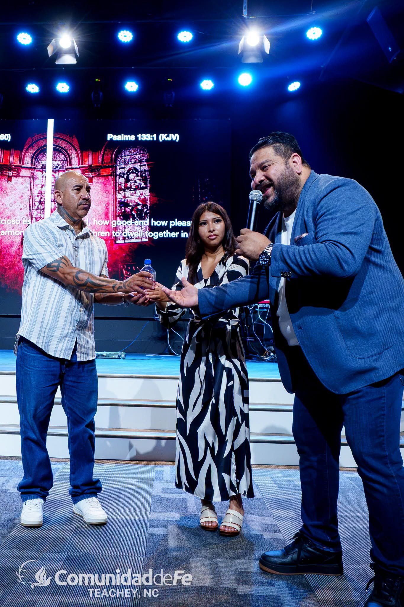 Momento de ministerio en Comunidad de Fe